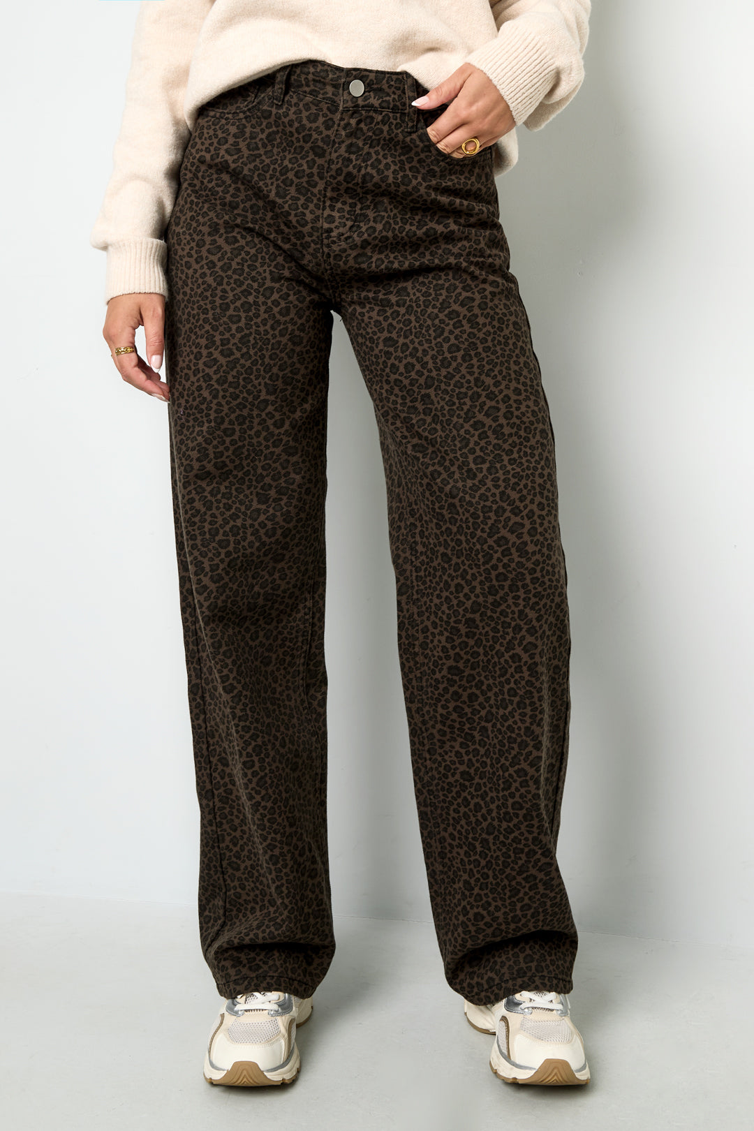 Jeans femme droite à imprimé léopard – marron foncé – photo 3