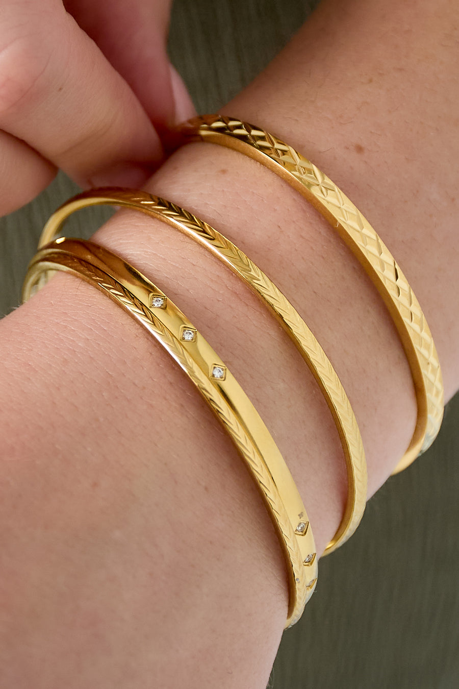 Bracelet jonc en acier inoxydable pour femmes avec forme organique - couleur or et couleur argent
