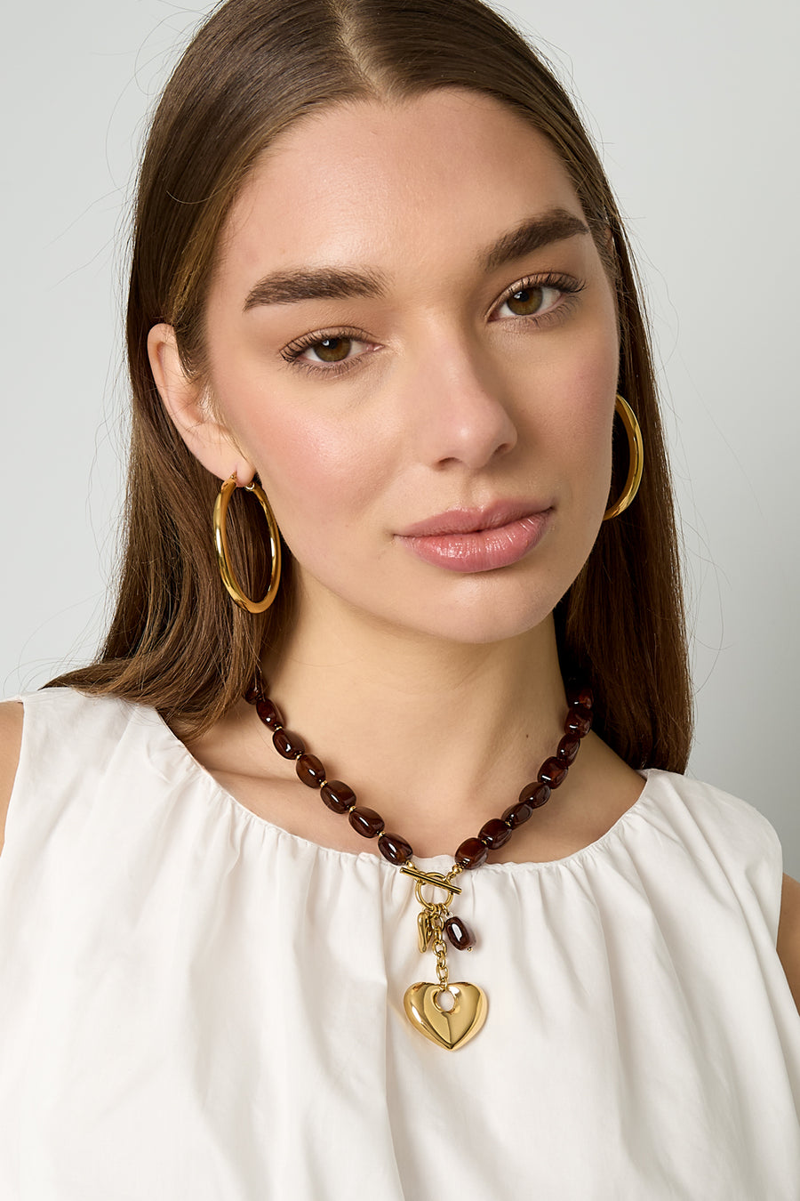 Collier de perles en acrylique en forme de cœur pour femmes – plusieurs couleurs