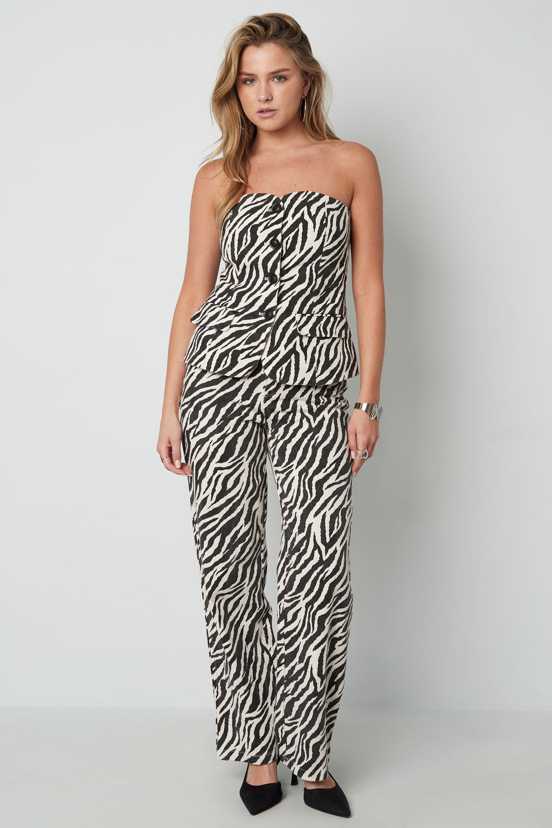 Women's Sleeveless Zebra Print Button-Up Top - Black – image 3