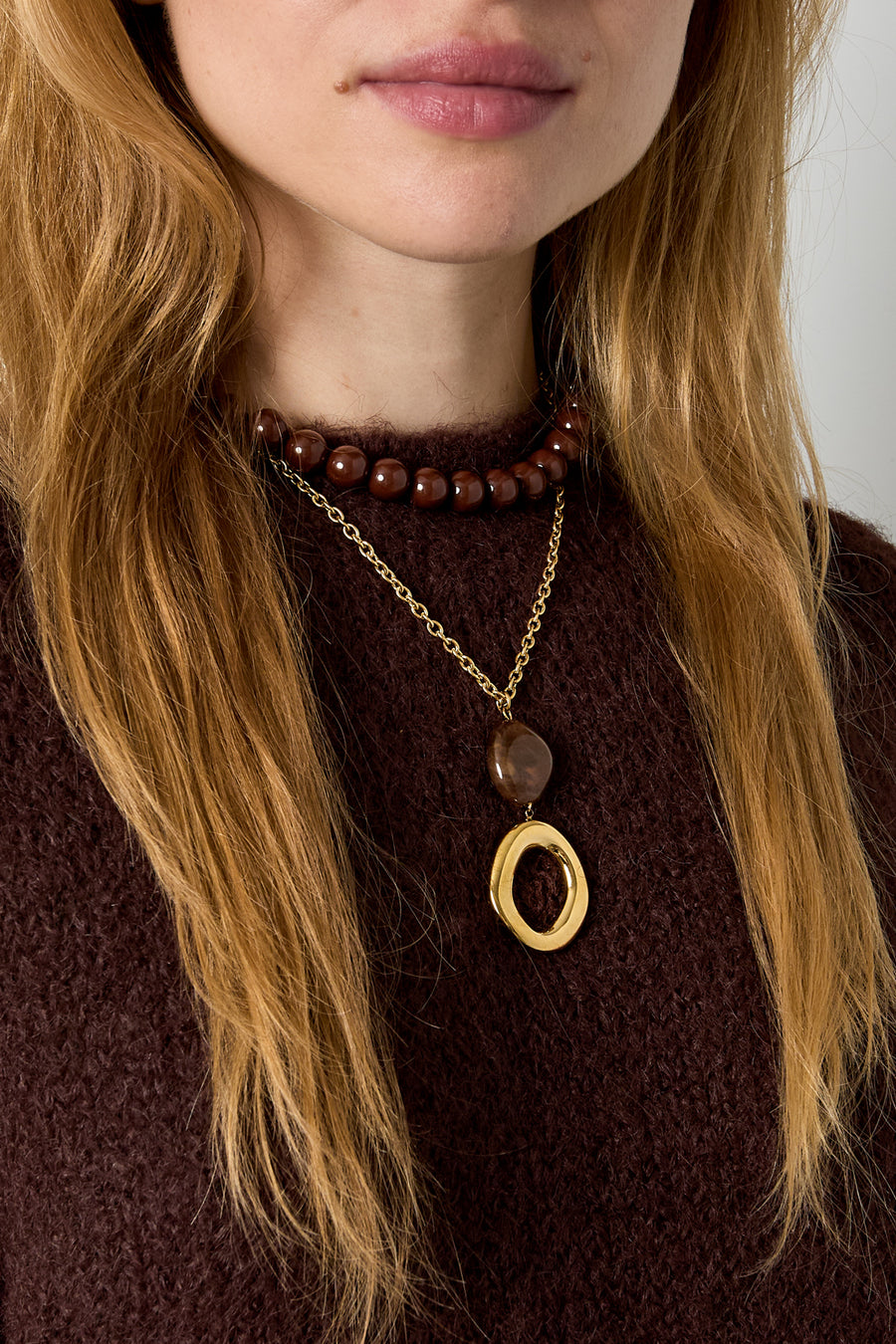 Collier femme avec pendentif rond en acier inoxydable - marron