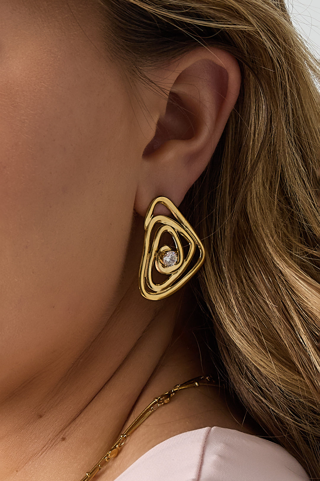Clous d'oreilles pour femmes en acier inoxydable – doré – décontracté – photo 3