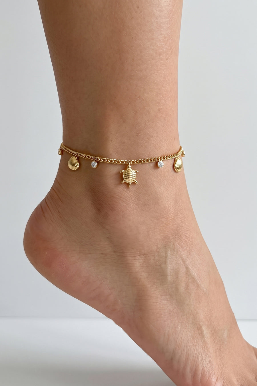 Bracelet de cheville pour femmes en acier inoxydable avec détails océaniques et motif coquillage
