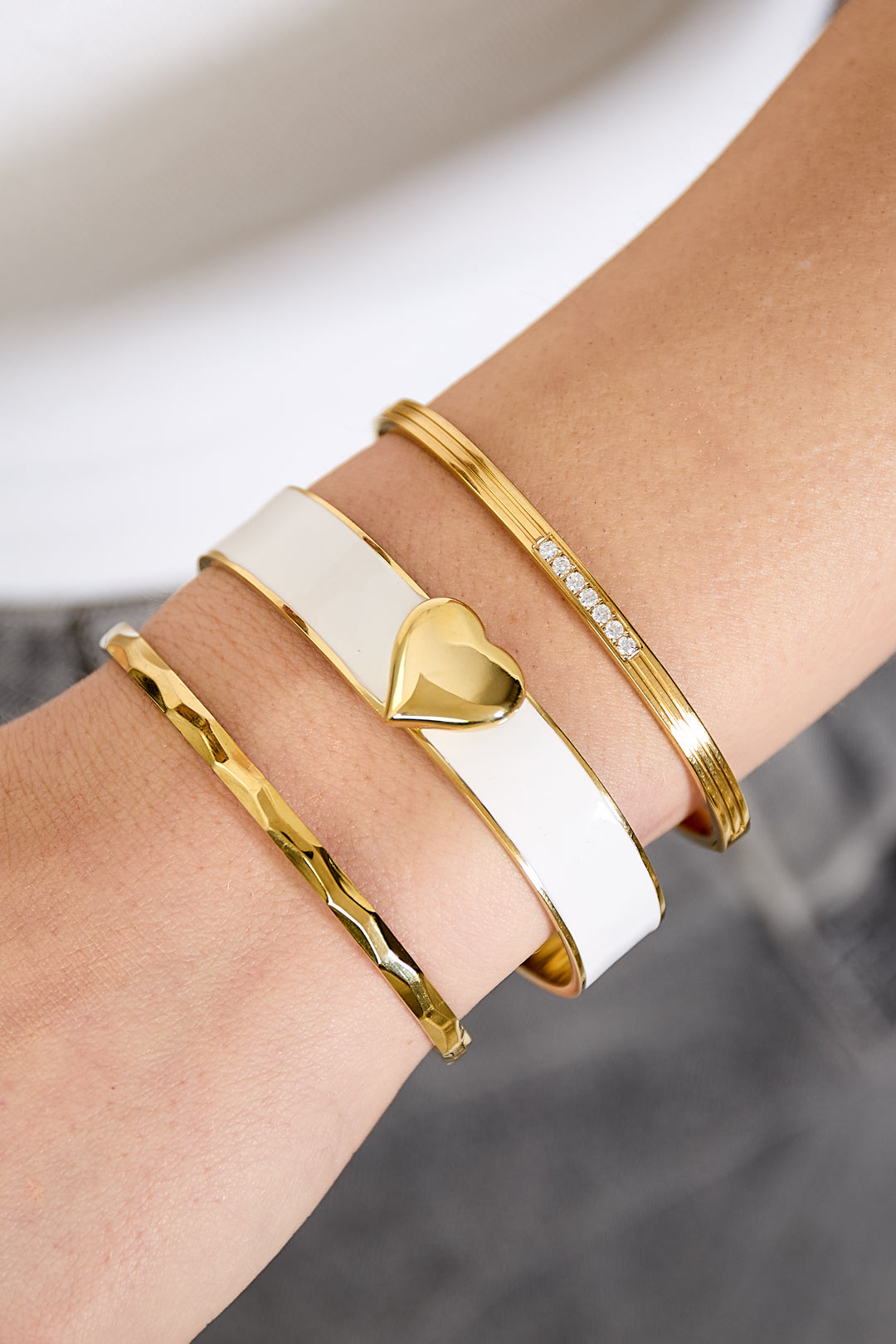 Bracelet jonc en acier inoxydable en forme de cœur pour femme – plusieurs couleurs – photo 2