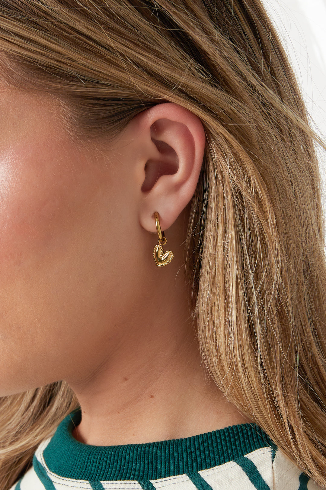 Boucles d'oreilles pendantes en acier inoxydable en forme de cœur pour femme – couleur or – photo 2