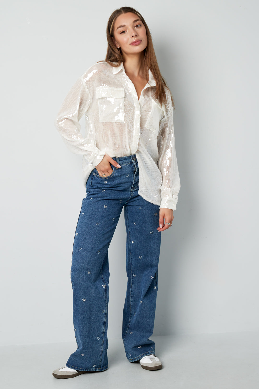 Women's blouse with an elegant look – image 3