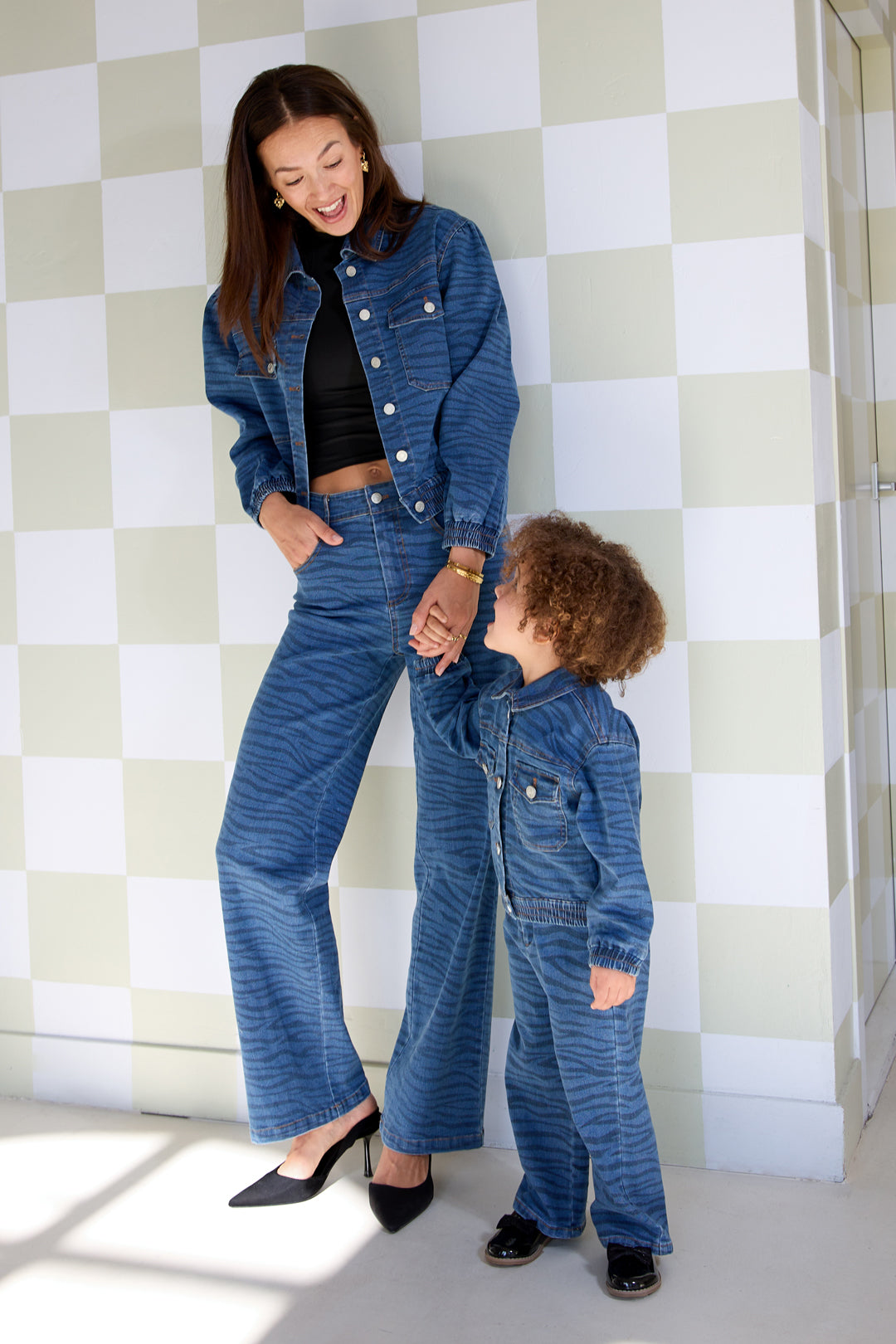 Dames kort blauw denim jacket met tijgerstrepen – productfoto 5