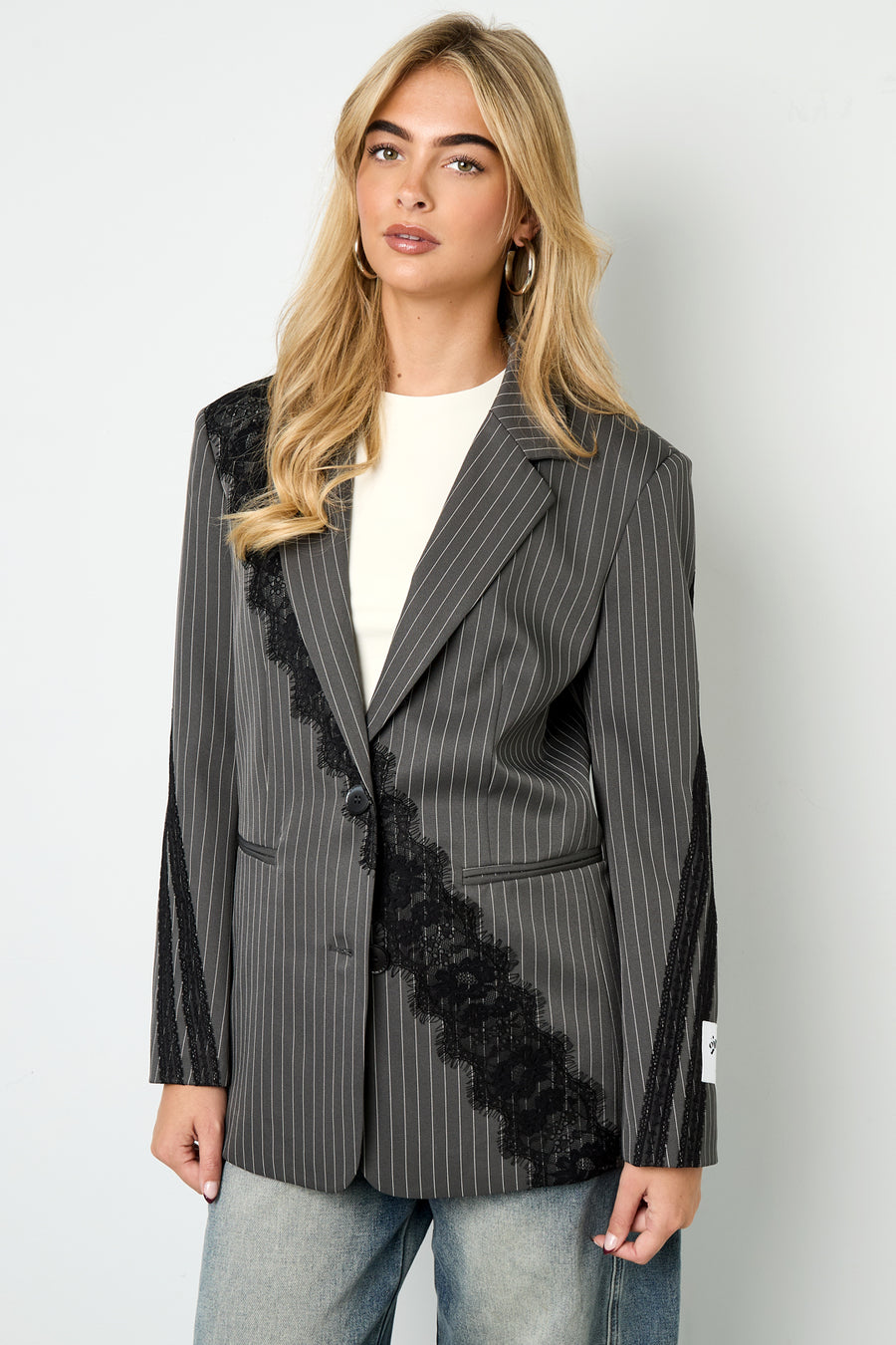 Dames elegant gestreept pak met kanten detail – productfoto 2