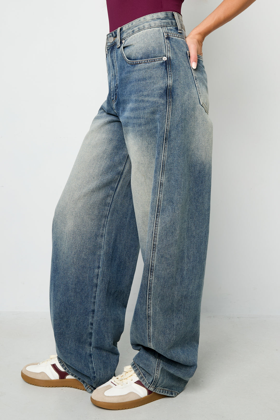 Women's high-waisted wide-leg jeans – image 5