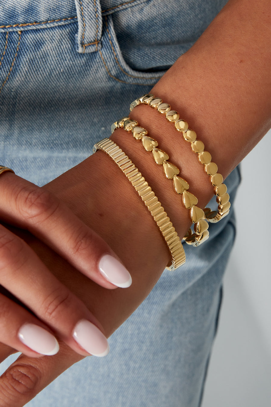 Bracelet jonc pour femmes en acier inoxydable de forme organique – couleur or