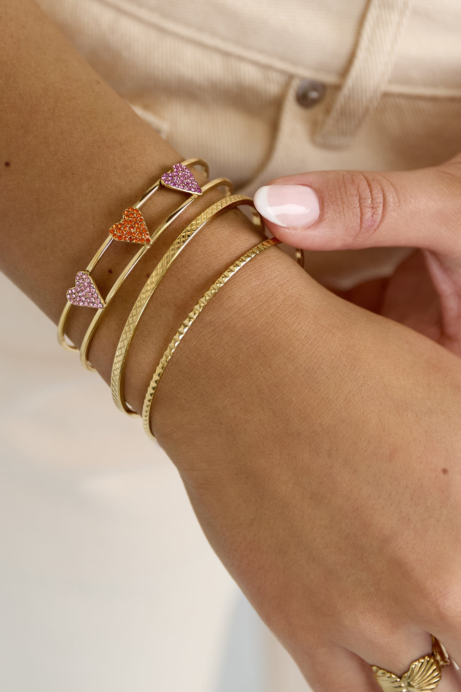 Bangle met strass harten