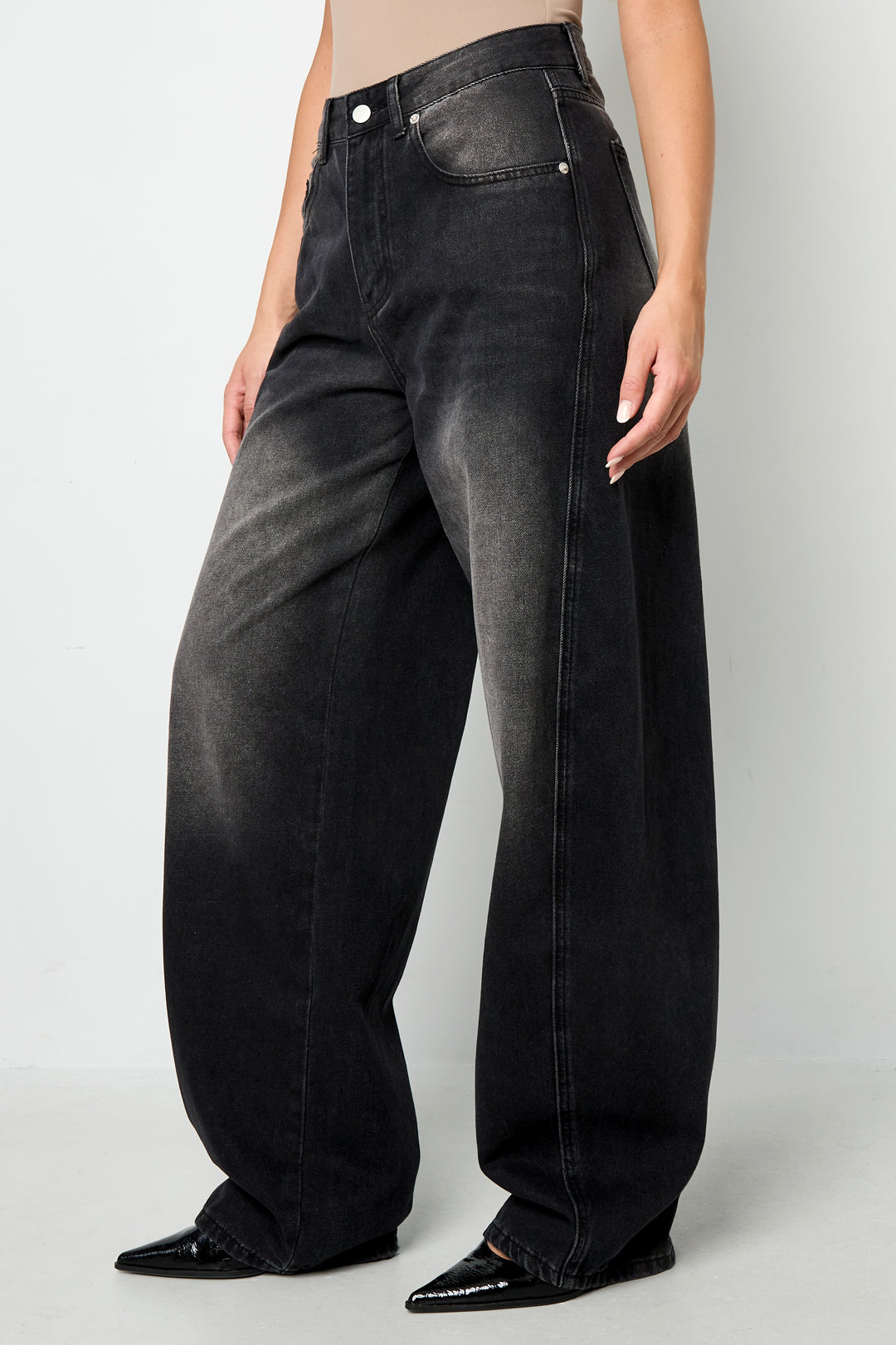 Women's high-waisted wide-leg jeans – image 9