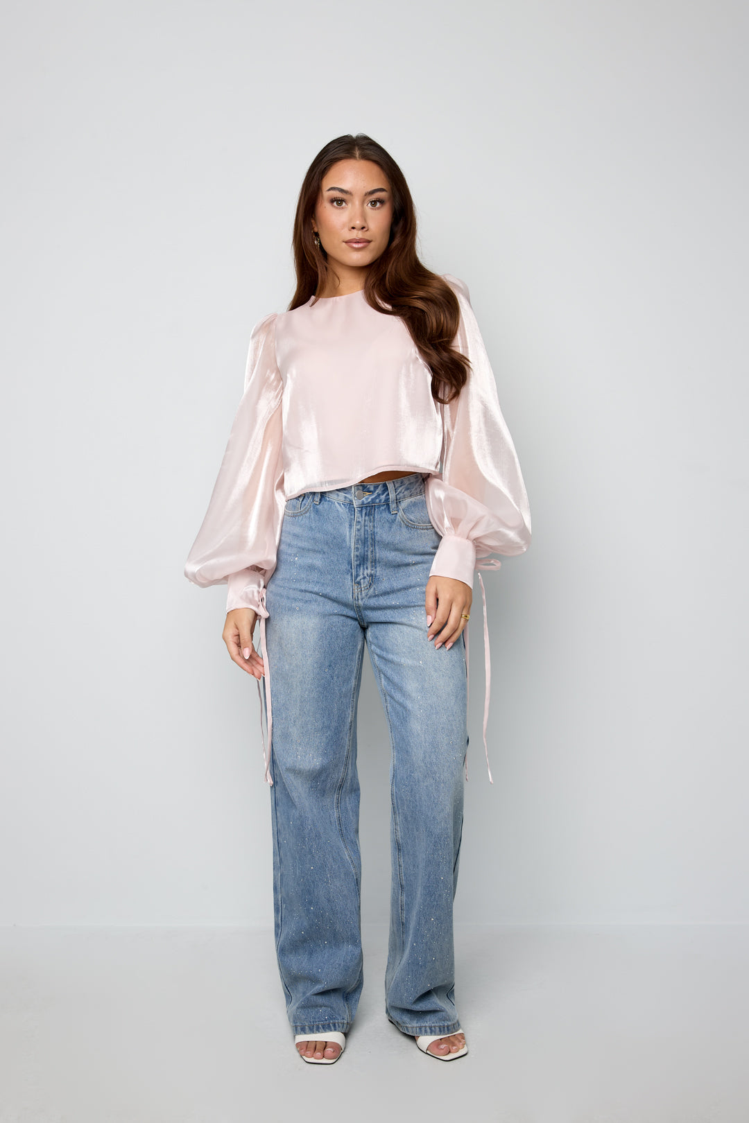 Dames glanzende blouse van polyester met pareldetail – productfoto 8