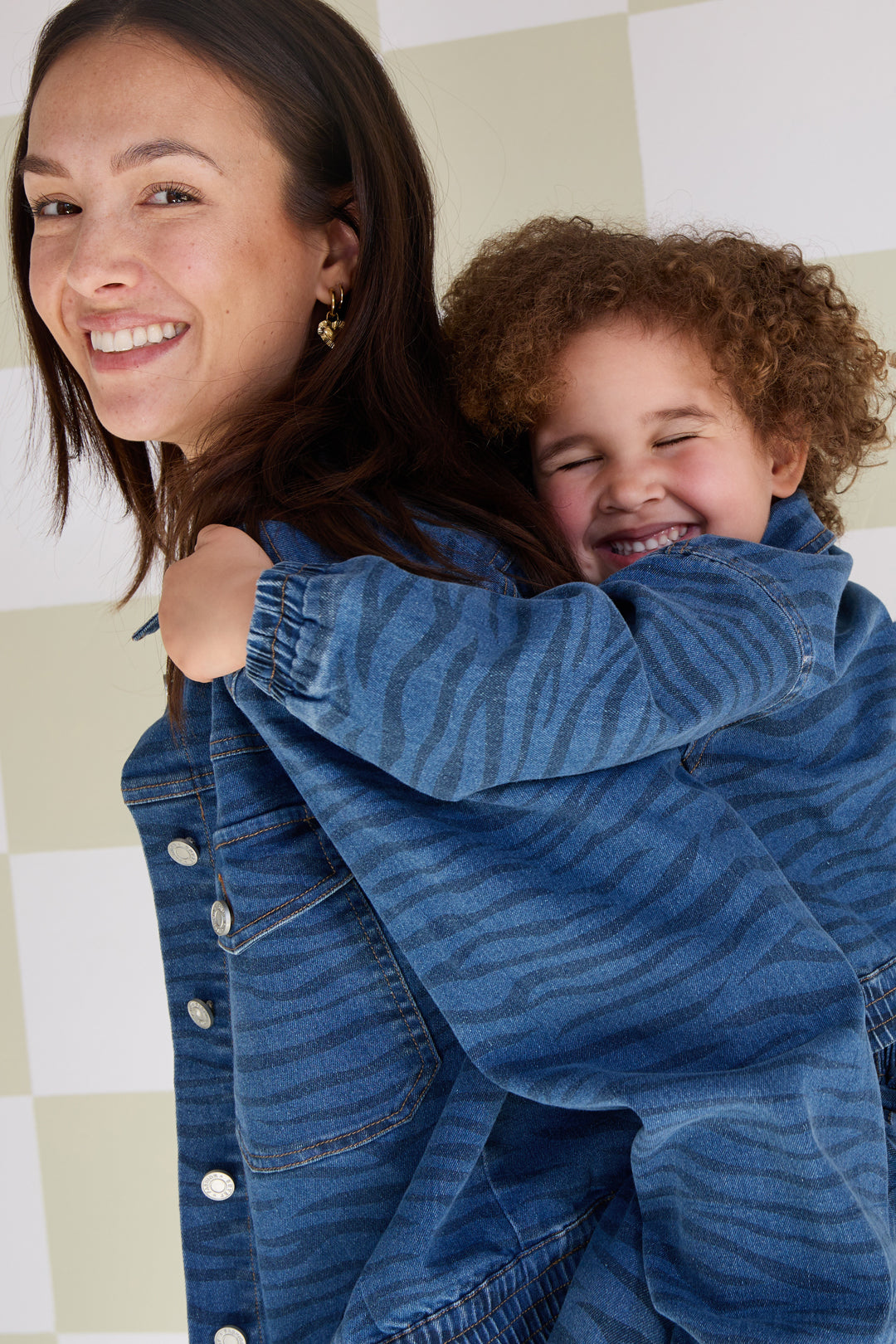 Dames kort blauw denim jacket met tijgerstrepen – productfoto 3