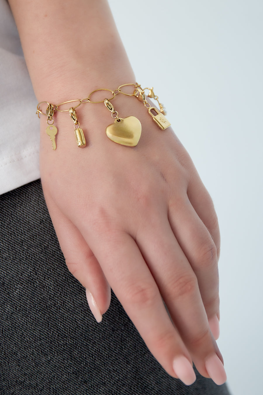 Bracelet à breloques pour femme en acier inoxydable avec cœur – couleur or