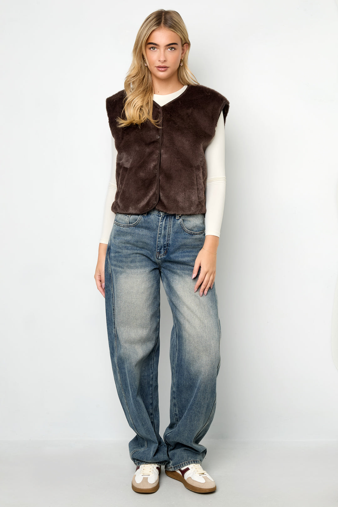 Dames mouwloos gilet van imitatiebont – productfoto 3