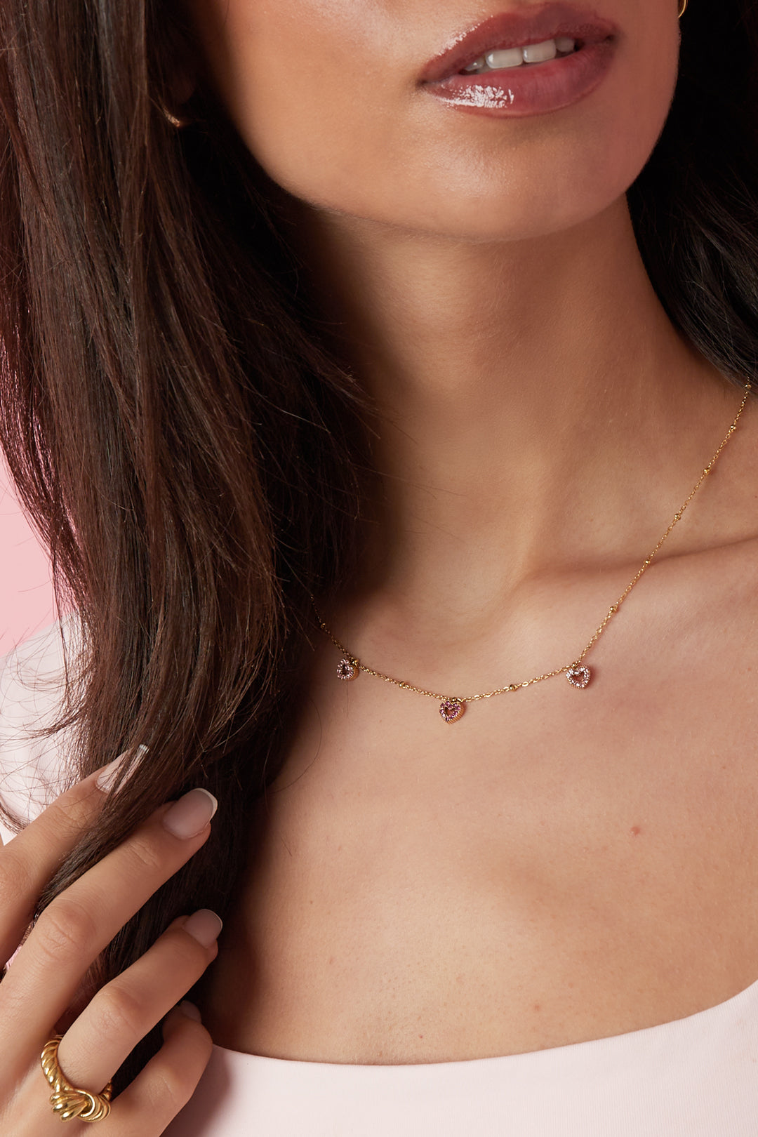 Ketting met roze steentjes in hartjes