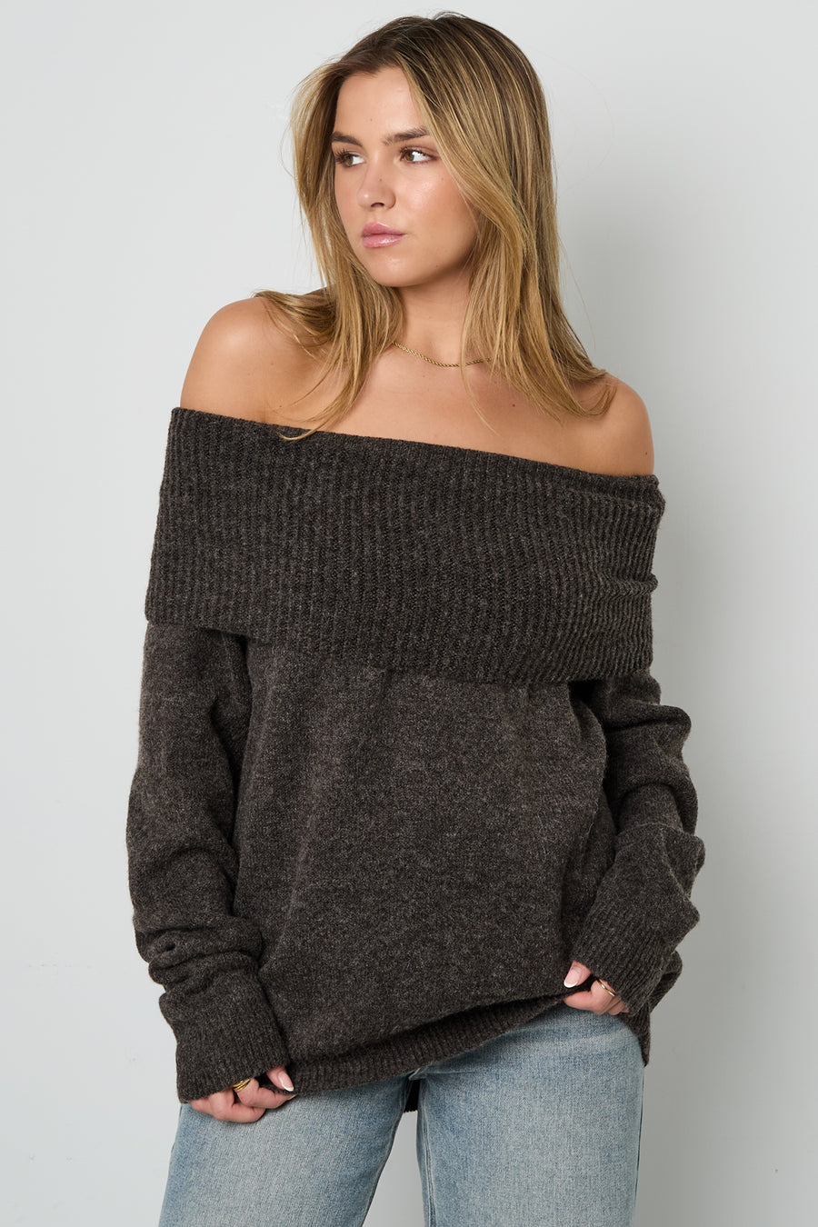 Gebreide trui voor dames met losvallende pasvorm en off-shouldermodel