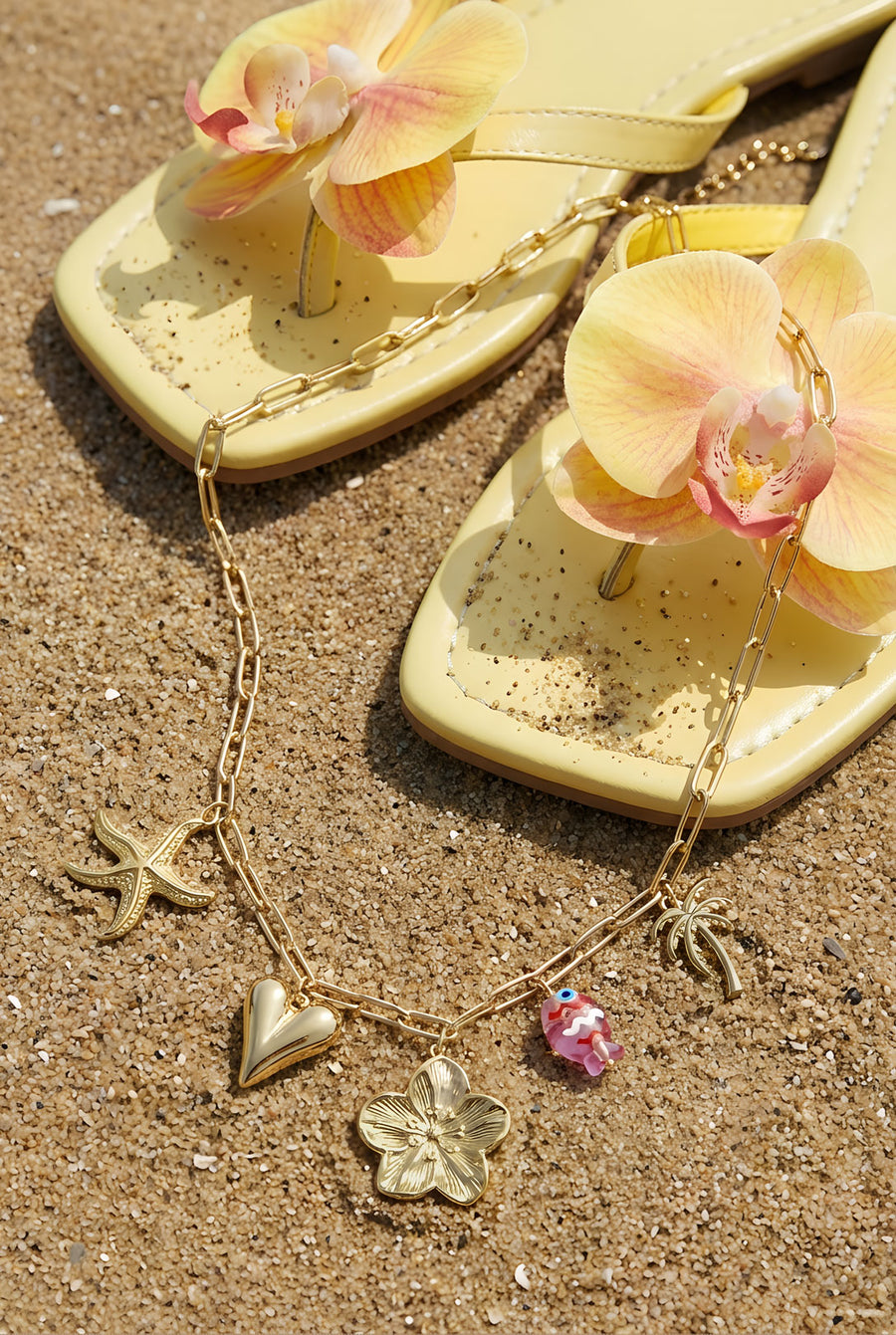 Ketting met grote schakels en charms