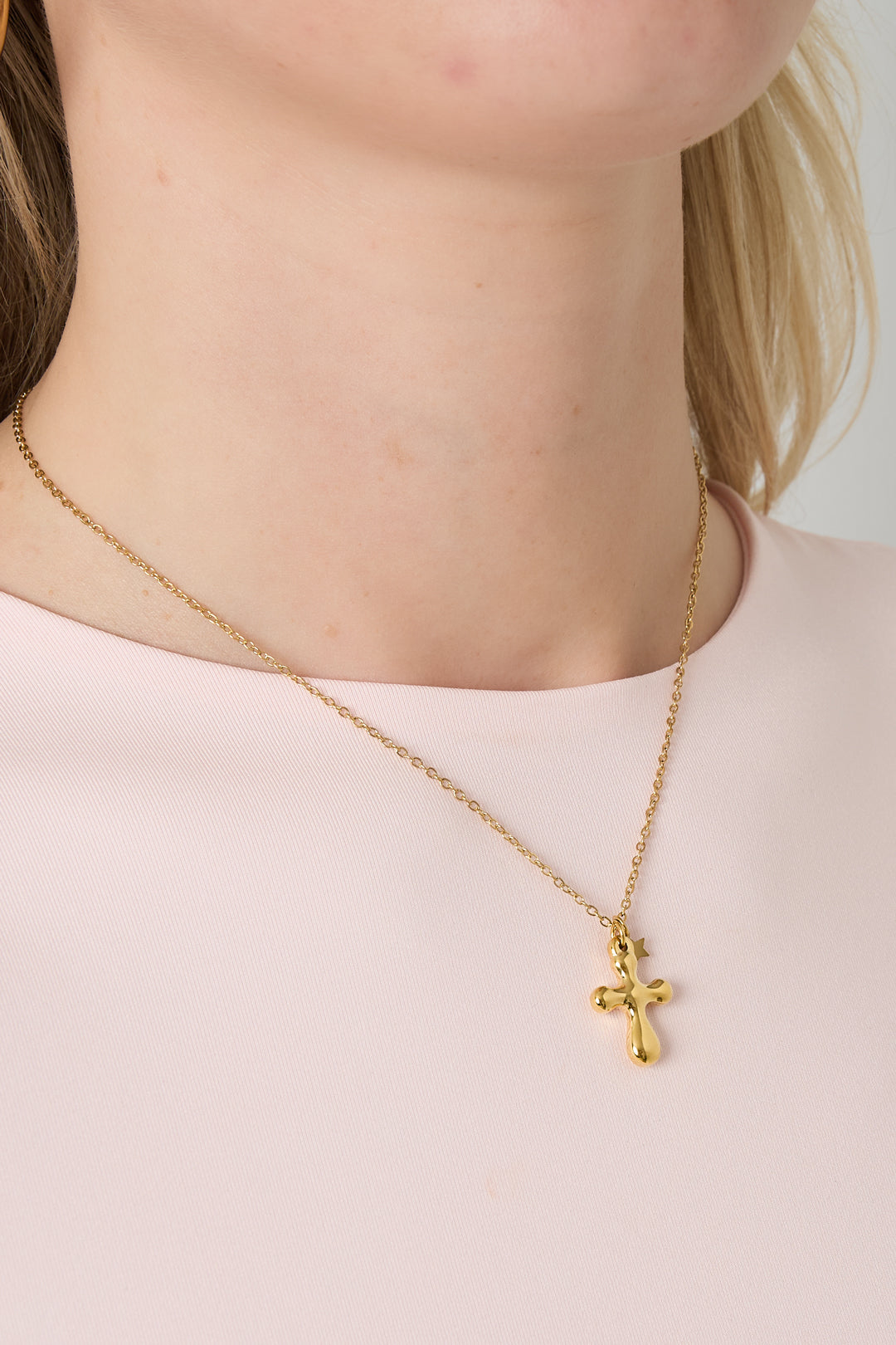 Collier pour femme avec pendentif en acier inoxydable 304 motif croix – coloris or et argent – photo 2
