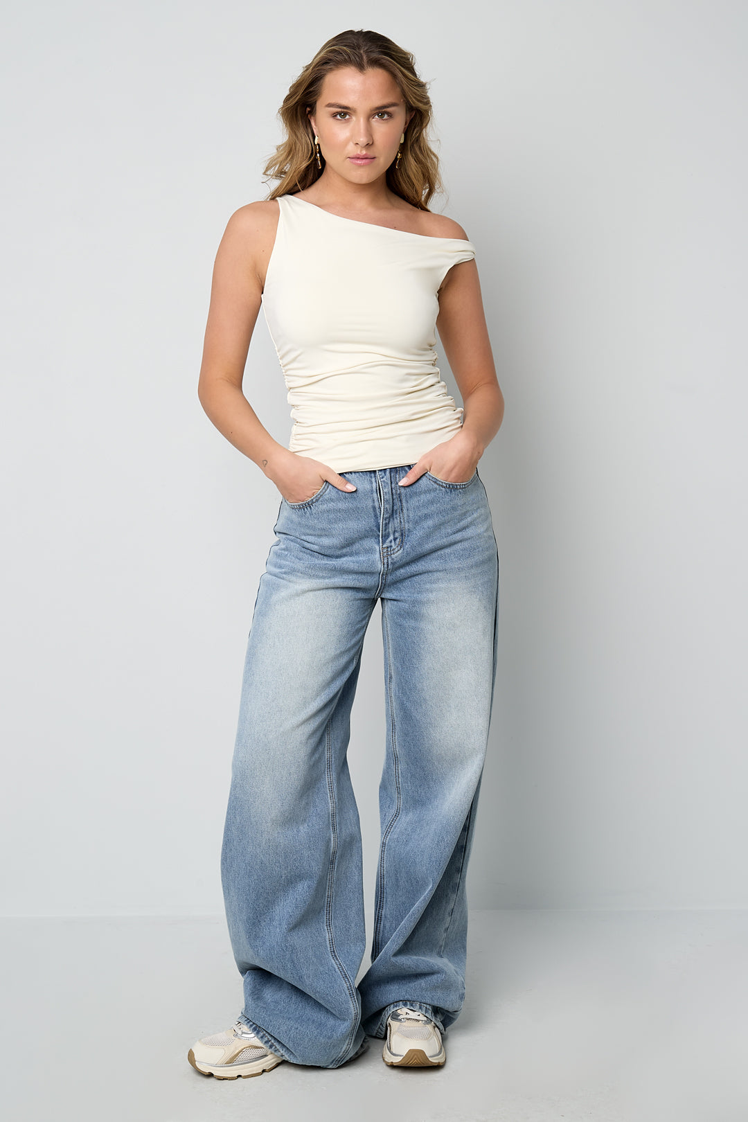 Dames basic tanktop van gebreid nylon in drie kleuren – productfoto 5