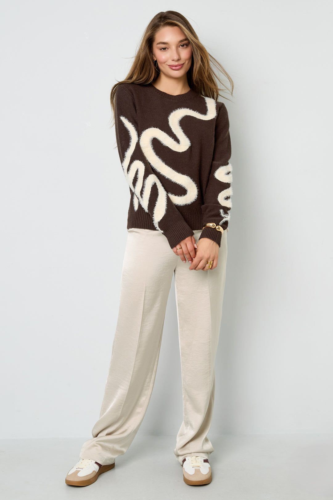 Women's knitted sweater with color contrast – image 9