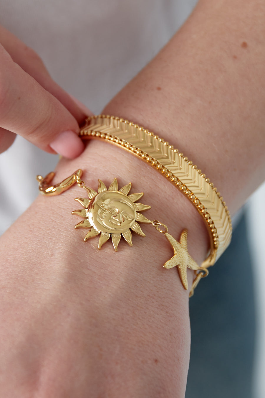 Bracelet jonc pour femmes en acier inoxydable 304 avec motif soleil – couleur or et couleur argent
