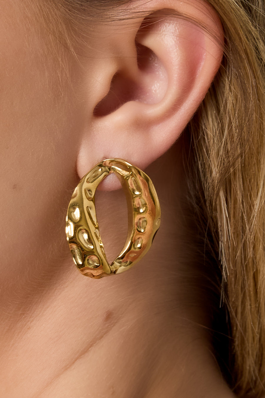 Clous d'oreilles pour femme en acier inoxydable de forme organique – couleur or
