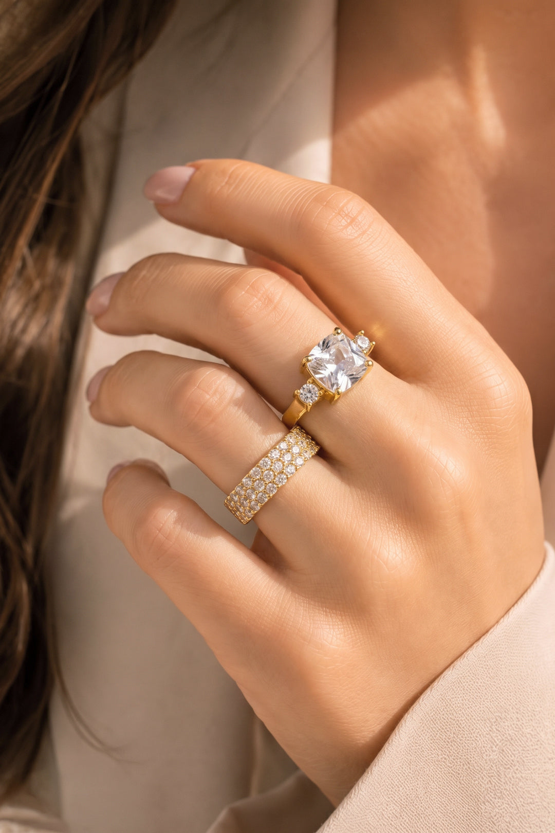 Minimalist round stainless steel ring for women – gold-coloured – image 2