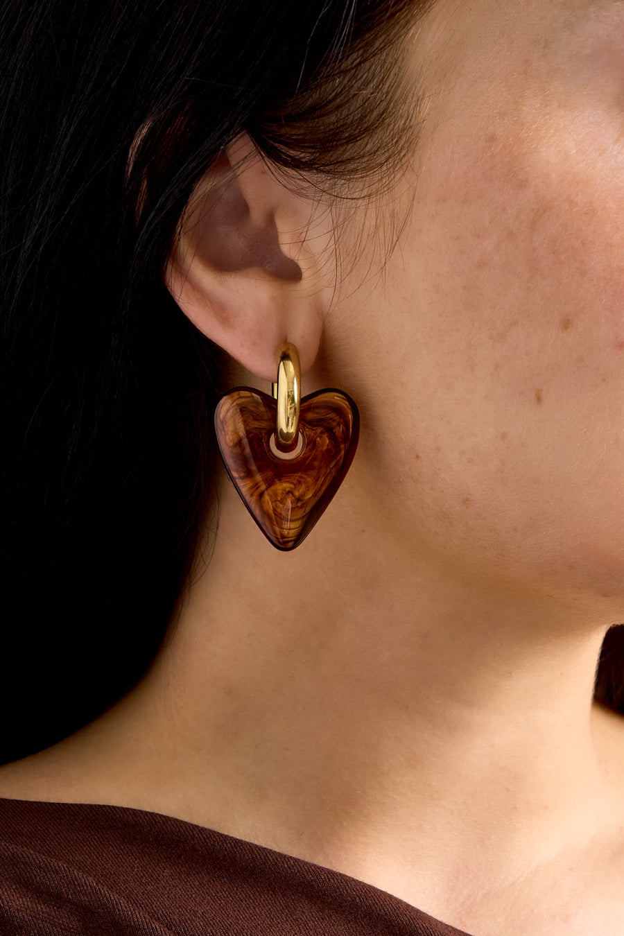 Women's stainless steel dangle earrings with heart shape – brown