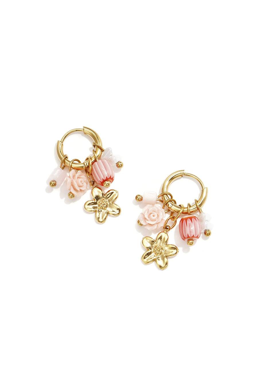Oorringetjes met bloem, kralen en roos hanger