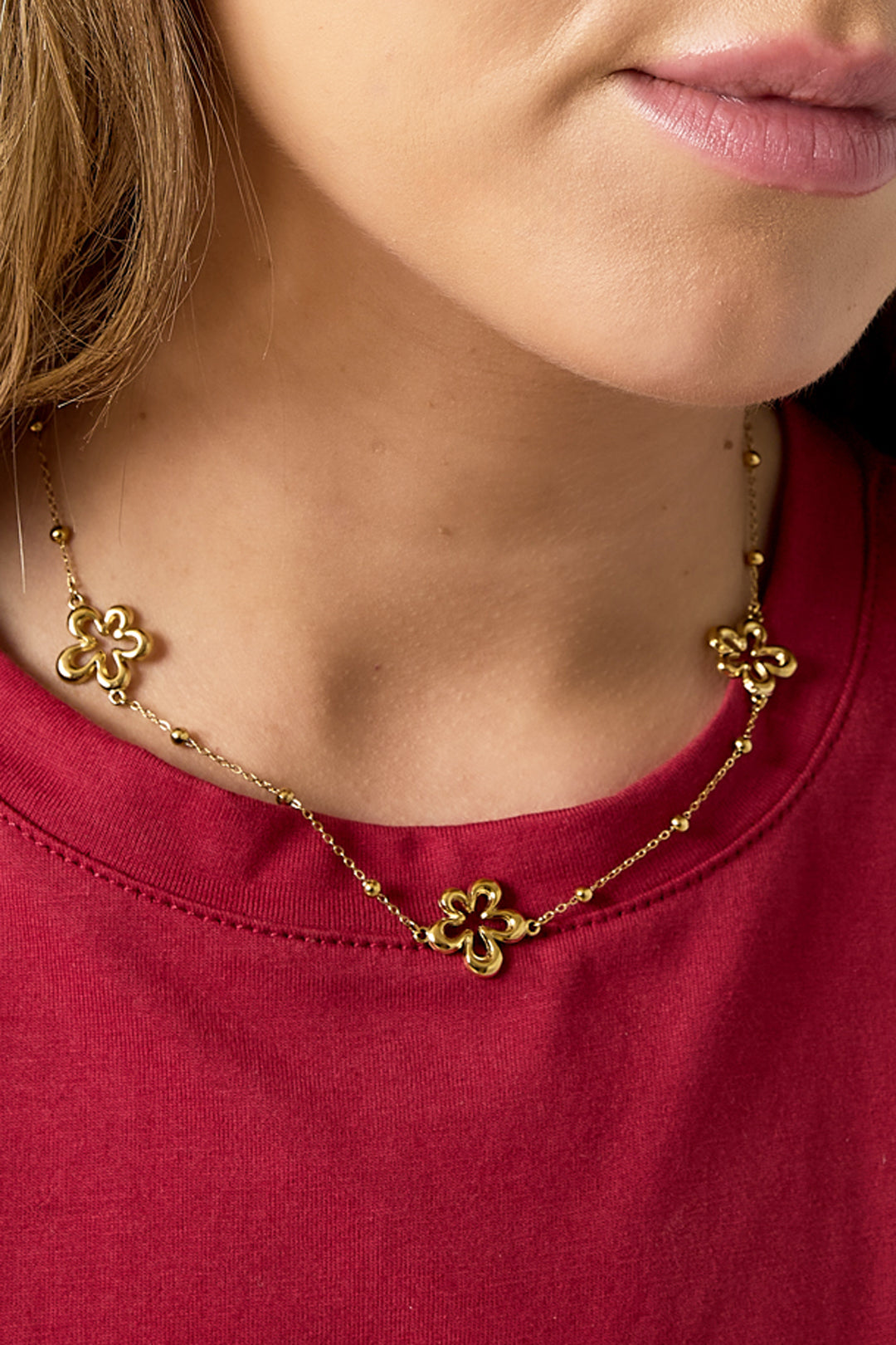 Women's necklace with stainless steel flower pendant - gold-colored – image 2