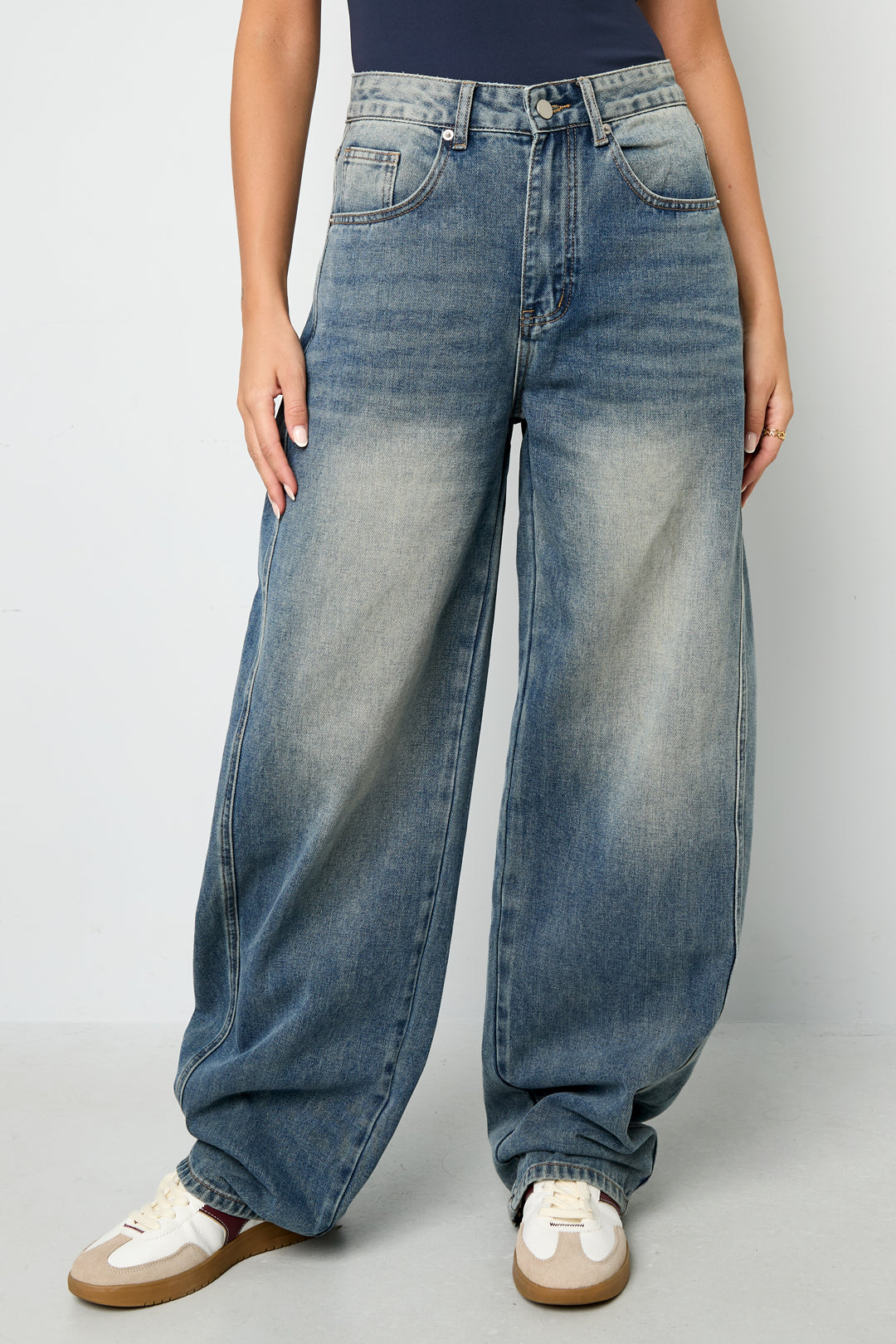 Women's high-waisted wide-leg jeans – image 8