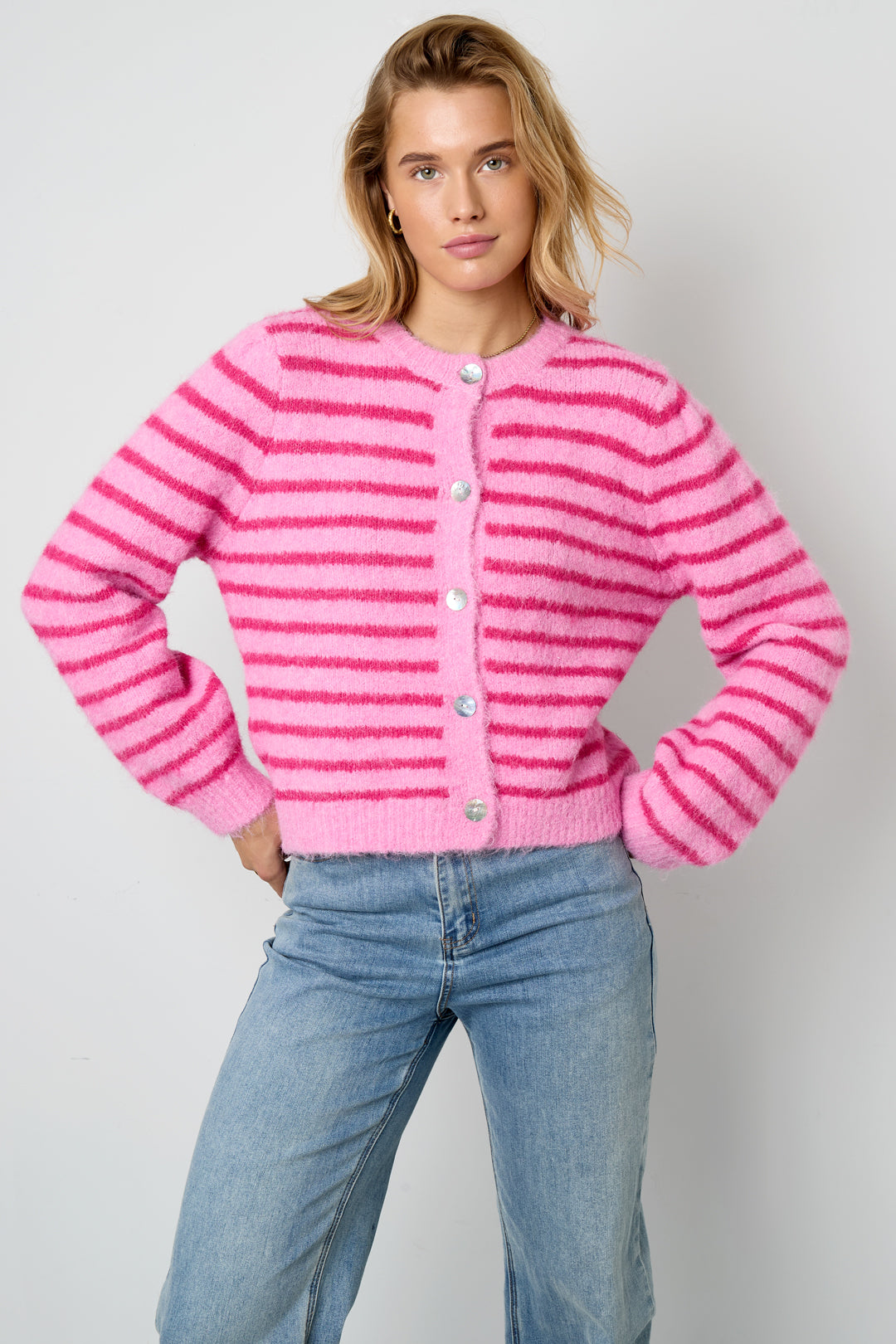 Gestreept gebreid damesvest – productfoto 9