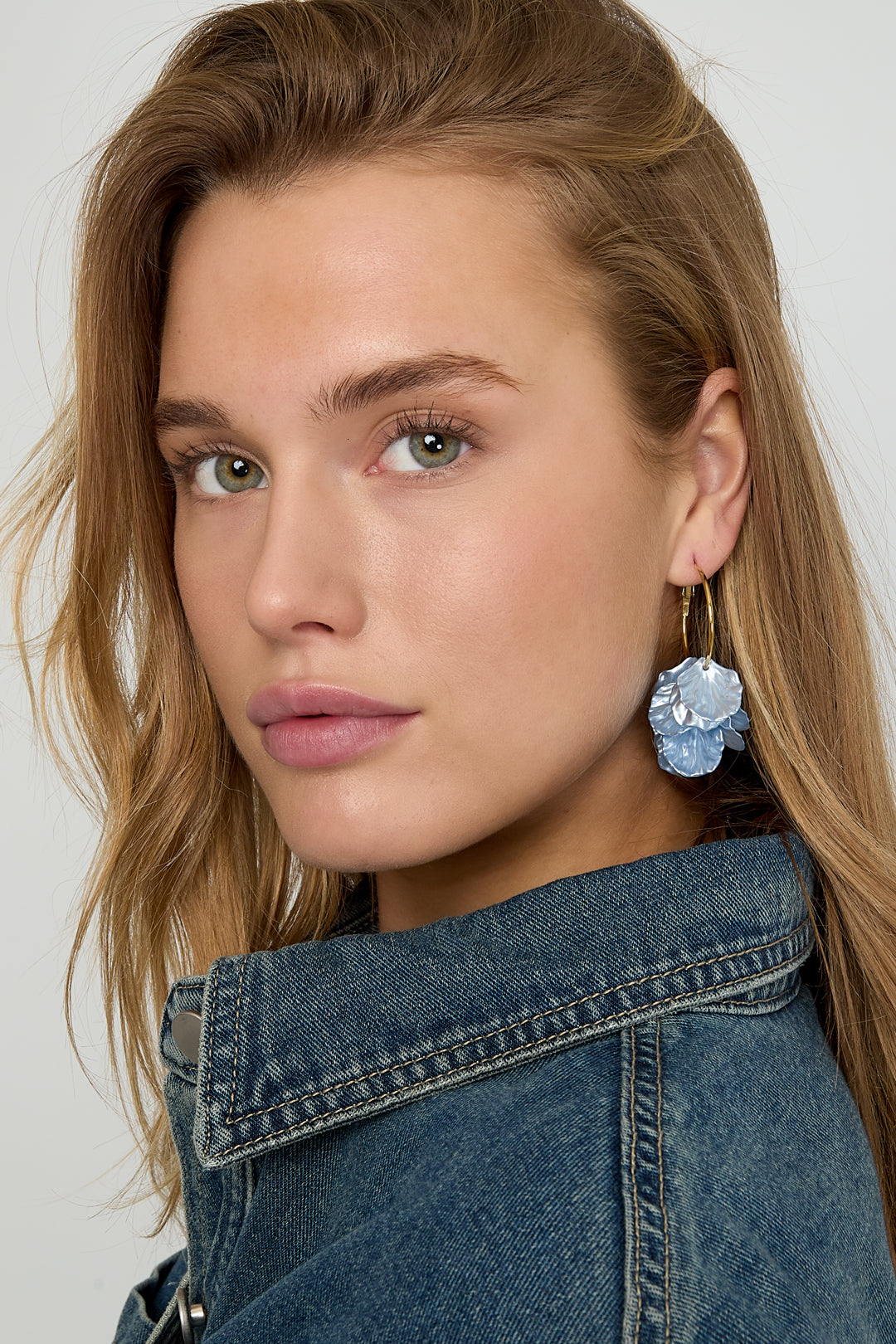 Boucles d'oreilles pendantes en acier inoxydable avec motif floral pour femmes – plusieurs coloris – photo 3