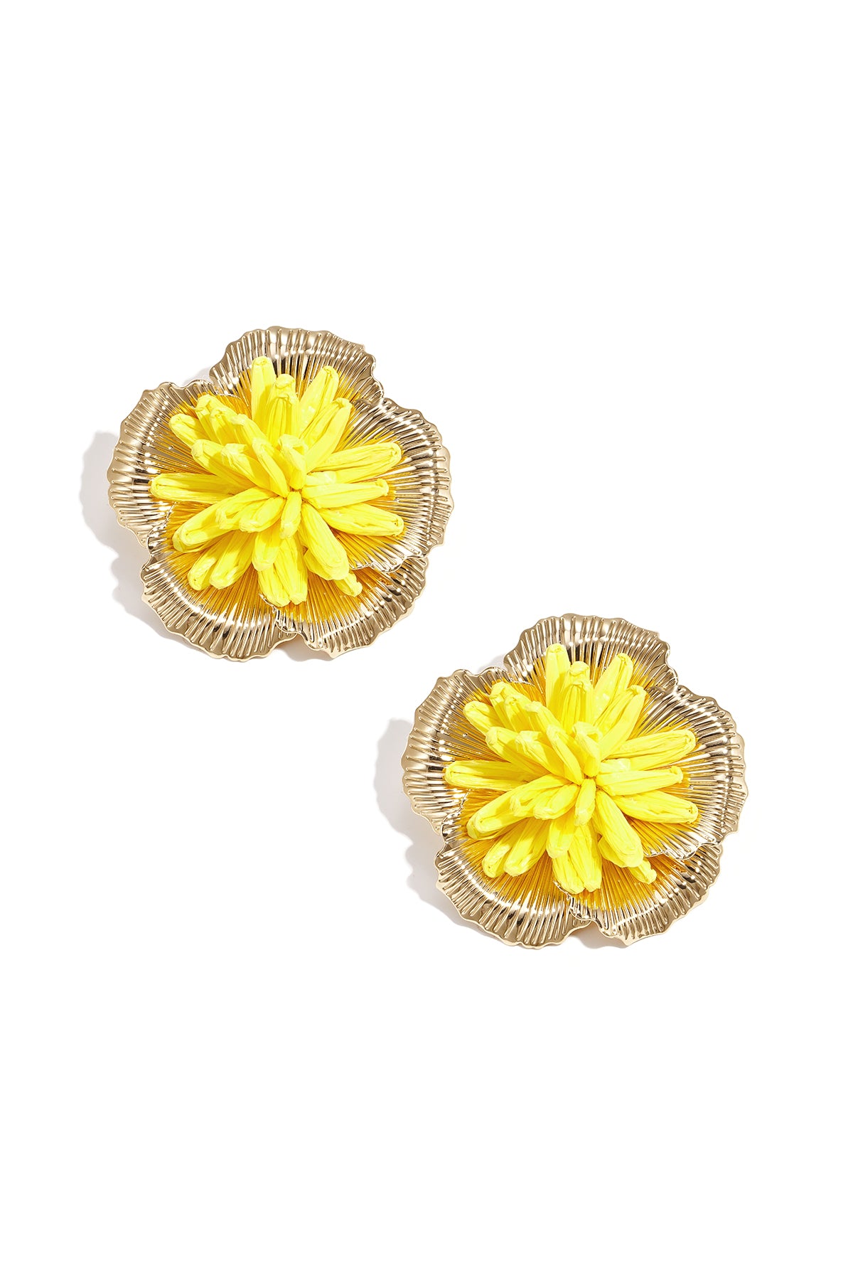 Puces d'oreilles pour femmes en raphia motif floral – plusieurs couleurs