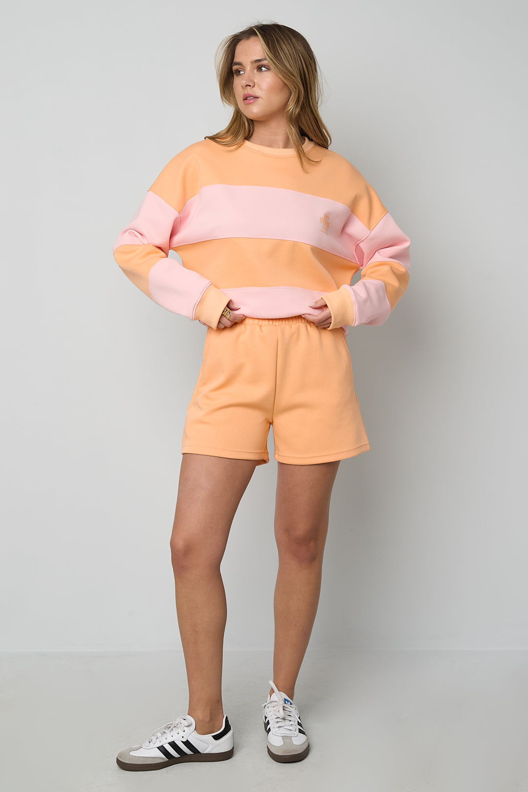 Dames sportieve NYC shorts van gebreid katoen – productfoto 4
