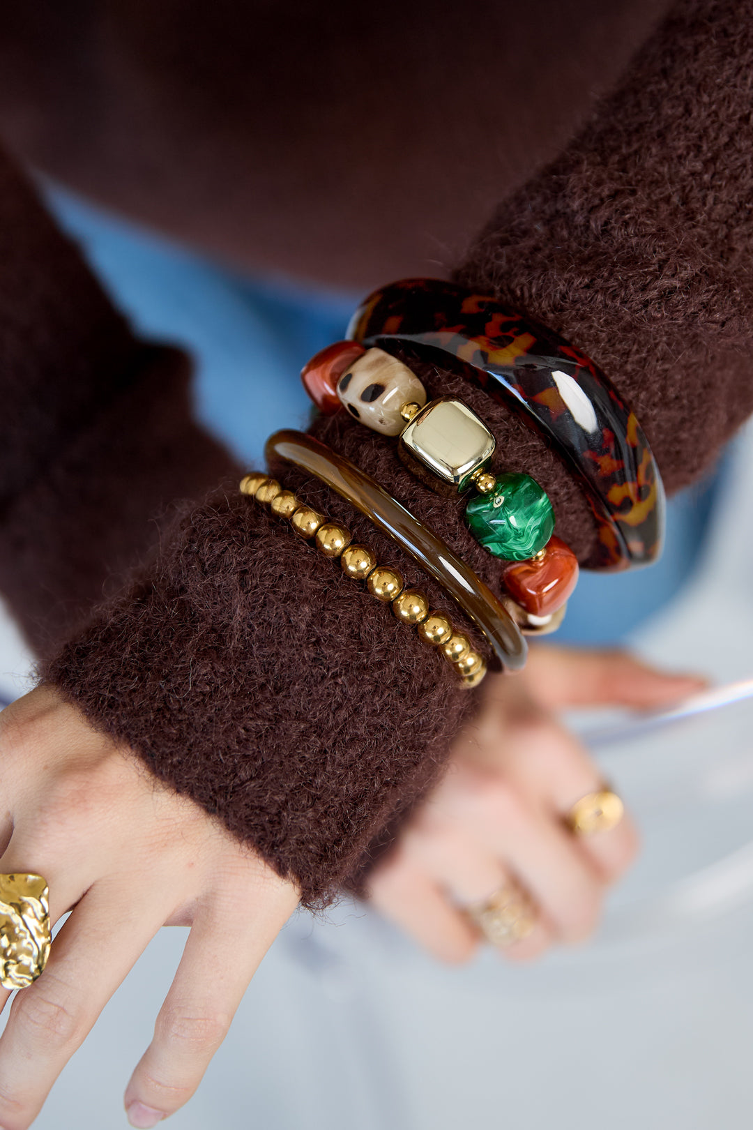 Dames kralenarmband van acryl in karmozijnrood