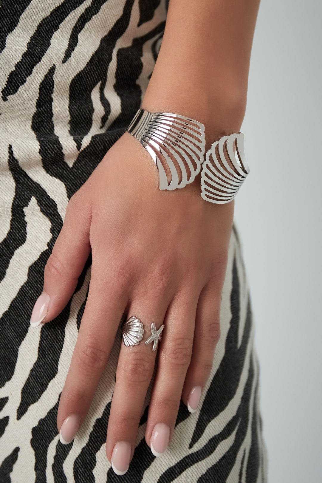 Bracelet de manchette en acier inoxydable pour femmes – couleur or et couleur argent – photo 2