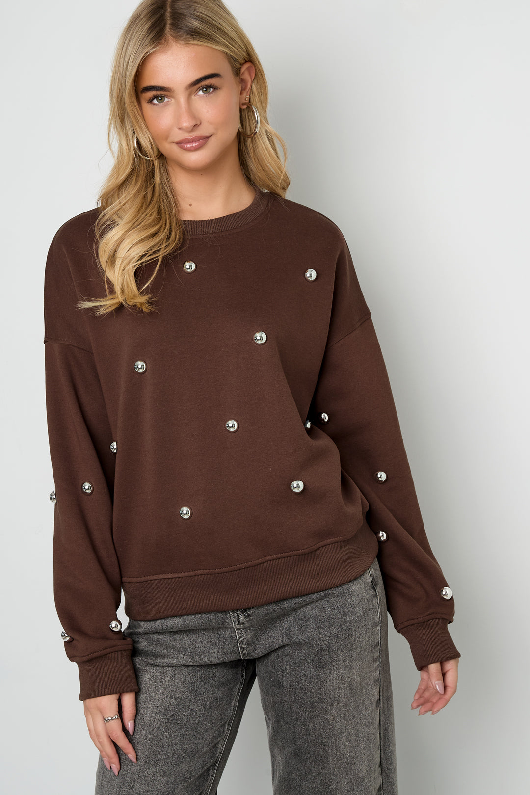 Dames gebreide katoenen trui met studs – productfoto 4