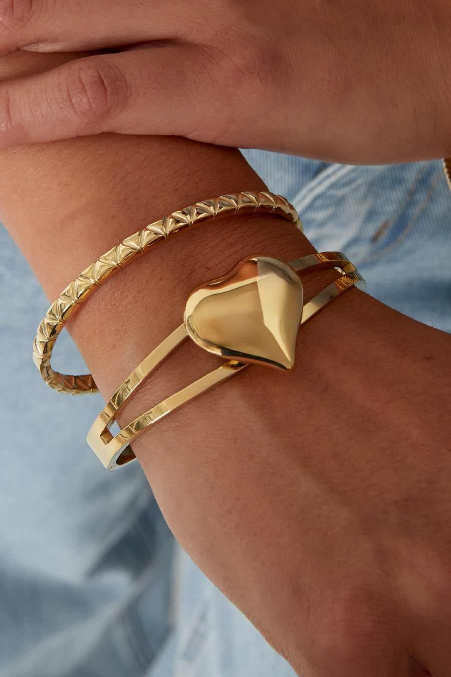 Bracelet jonc en acier inoxydable avec cœur pour femme – couleur or