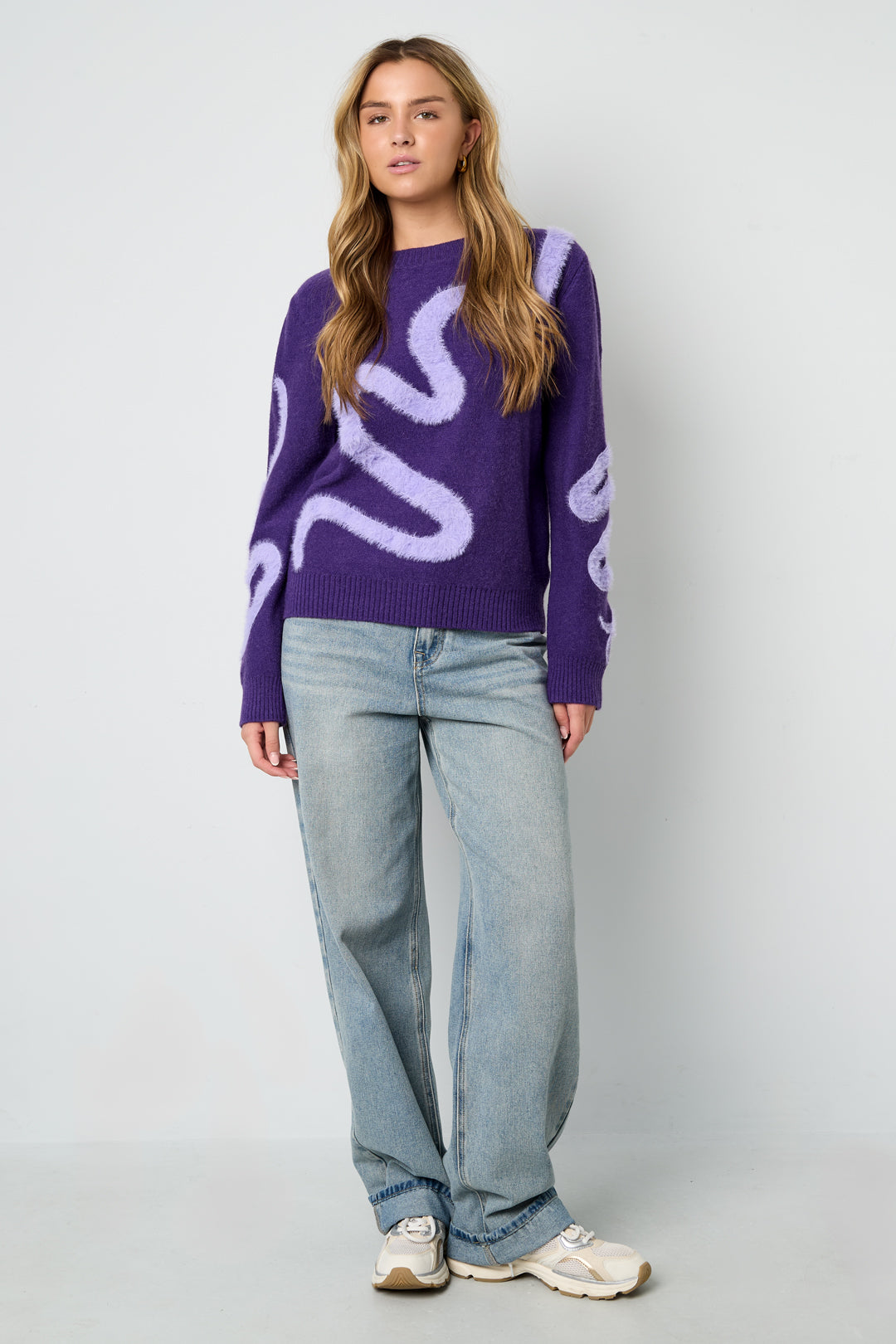 Women's knitted sweater with color contrast – image 5